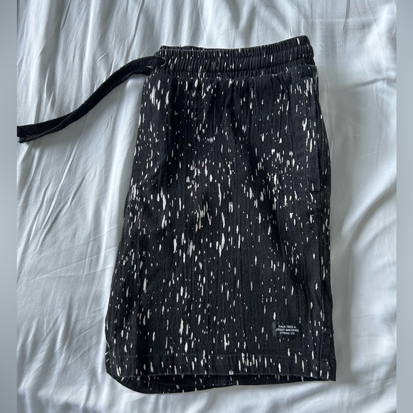 Men’s medium black & white shorts. Thrills brand. Excellent condition. - Picture 2 of 4